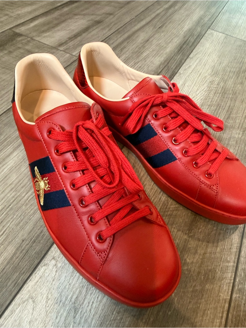 Gucci Red Leather Low-Top Sneakers with Navy Stripe and Bee Embroidery - Men's